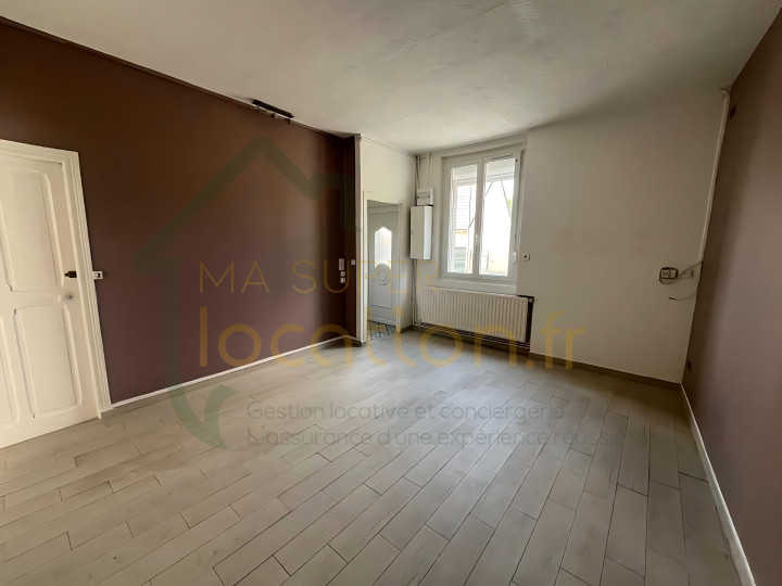 
                                                Location
                                                 MAISON 3 PIÈCES AVEC VERANDA INTÉRIEUR