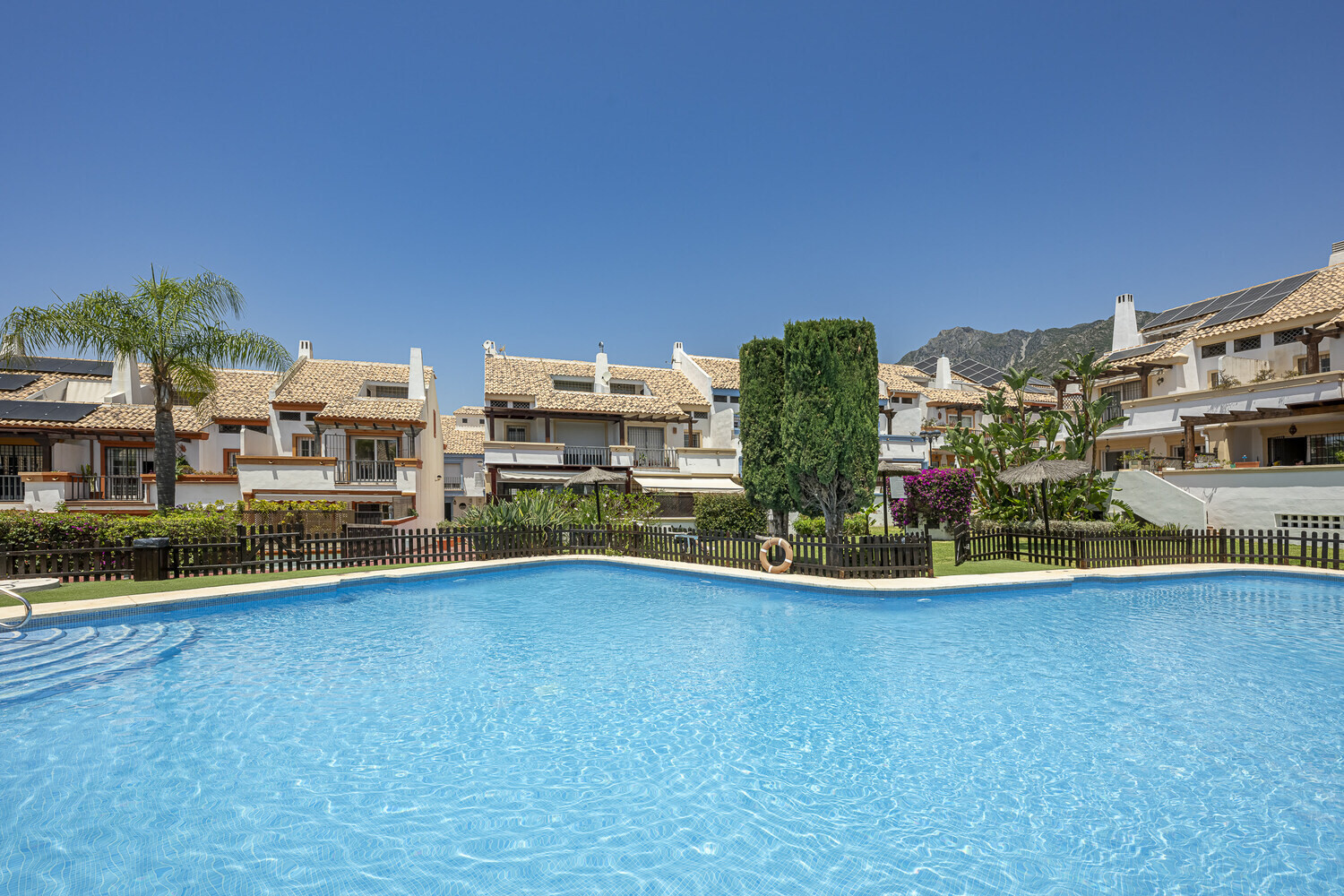 
                                                Vente
                                                 Maison 4 ch. avec garage à Marbella