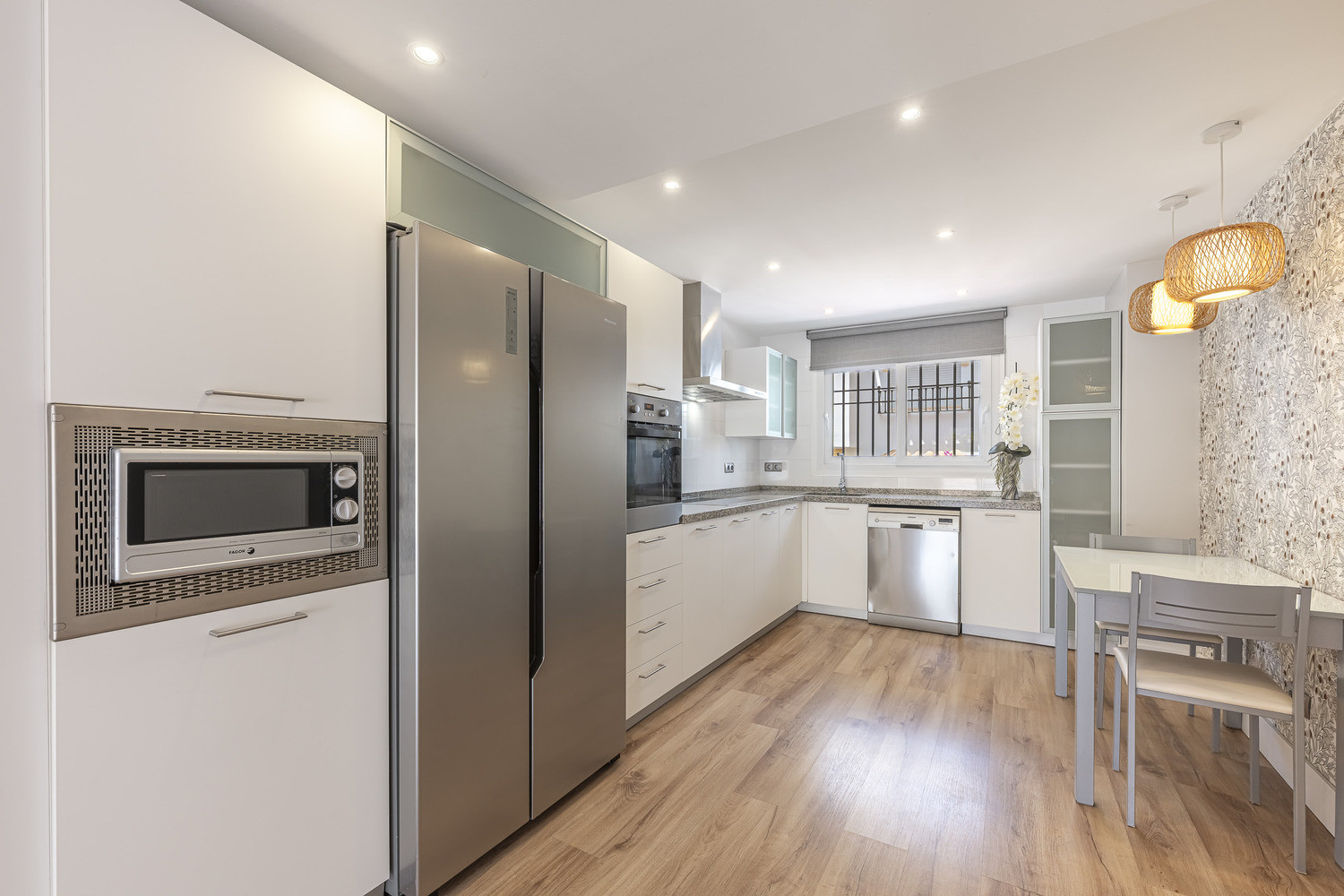 
                                                Vente
                                                 Maison 4 ch. avec garage à Marbella