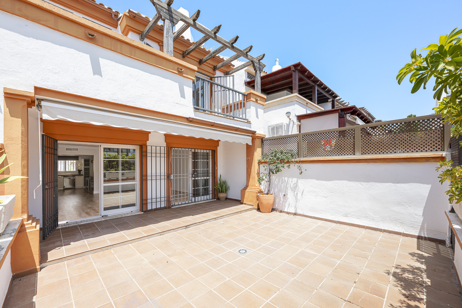 
                                                Vente
                                                 Maison 4 ch. avec garage à Marbella