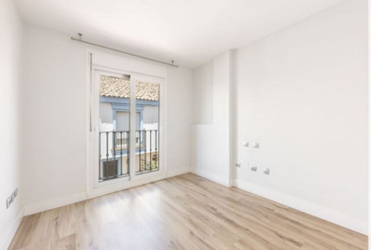
                                                Vente
                                                 Maison 4 ch. avec garage à Marbella