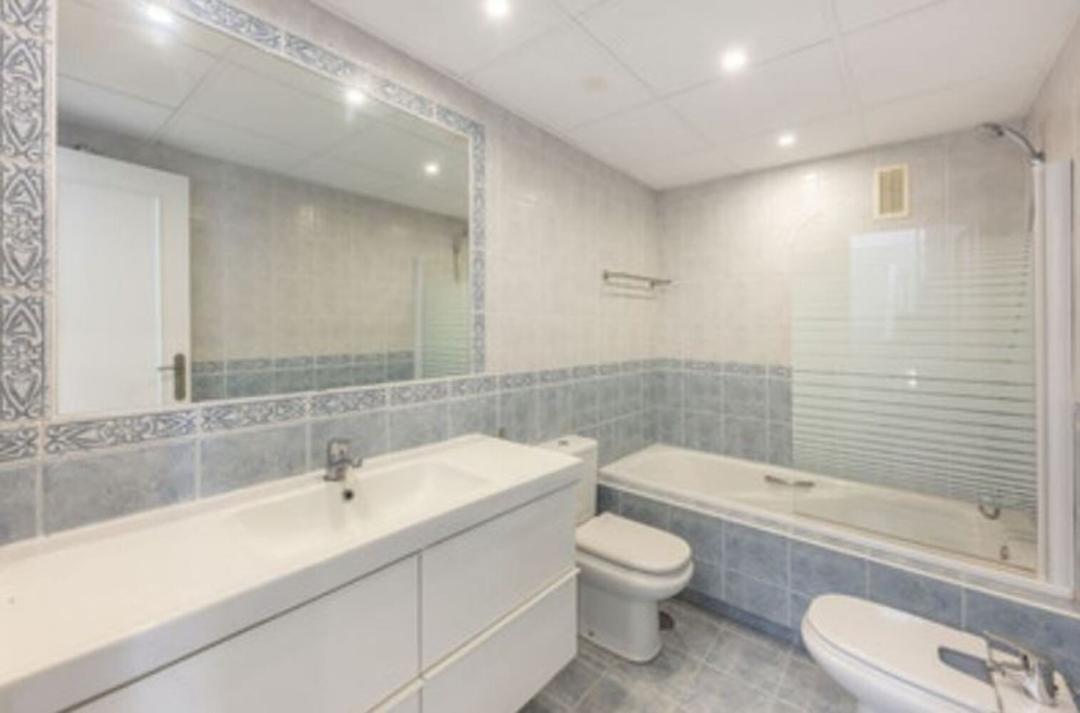 
                                                Vente
                                                 Maison 4 ch. avec garage à Marbella
