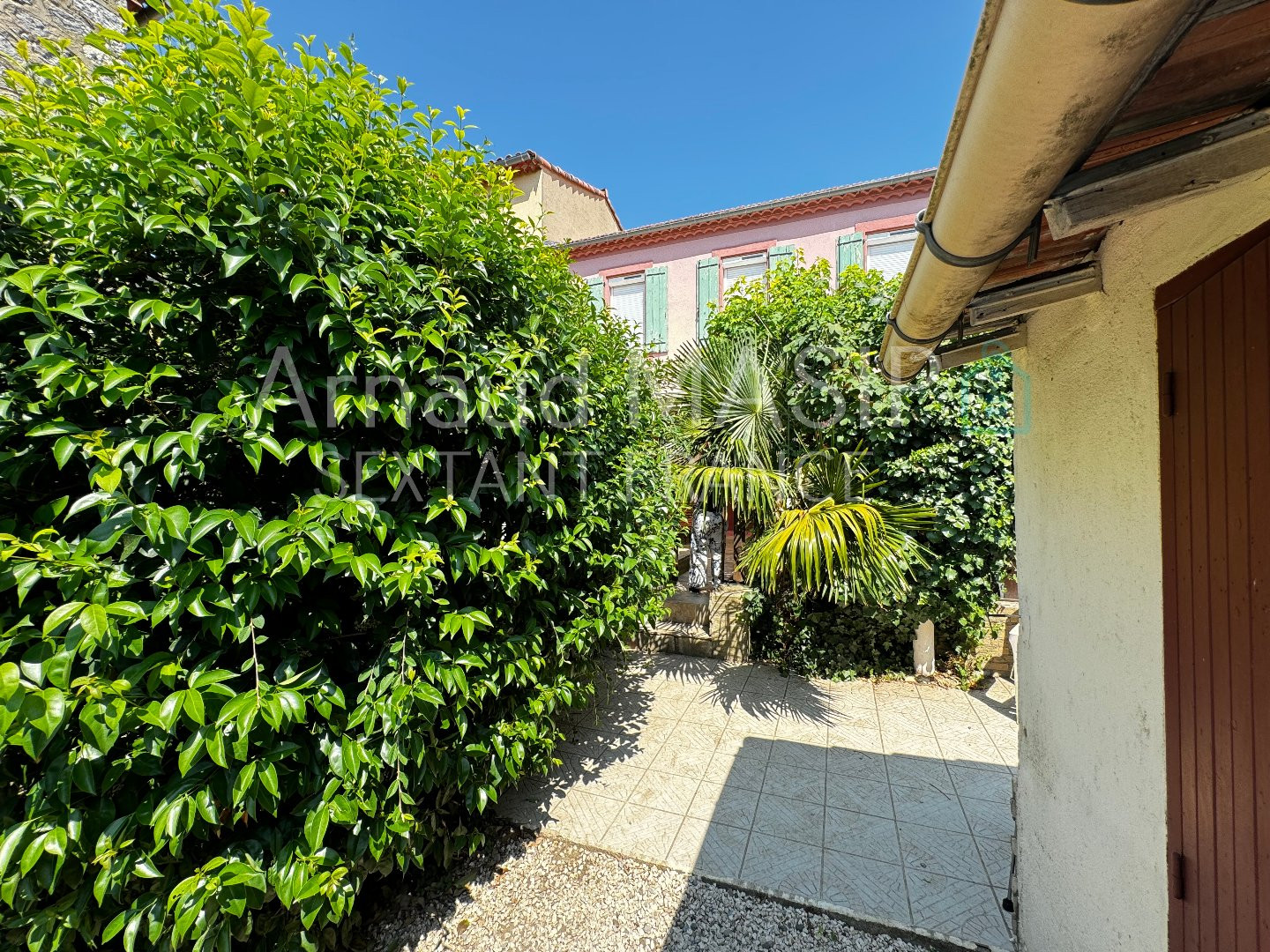 
                                                Vente
                                                 MAISON 4 CH, GARAGE, TERRASSE, CUISINE ETE, JARDIN - PROCHE QUILLAN CENTRE  