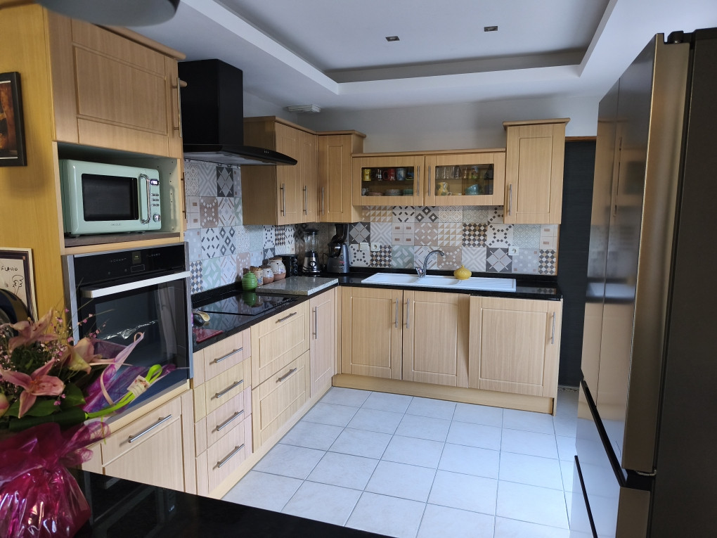 
                                                Vente
                                                 MAISON 4 CHAMBRES