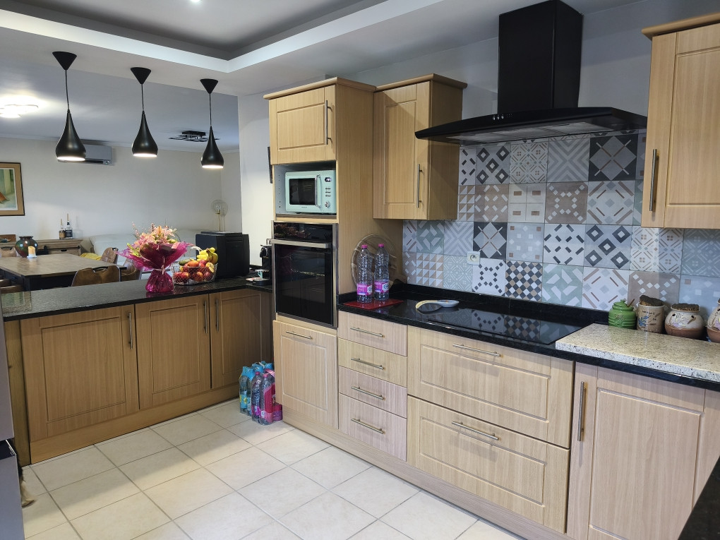 
                                                Vente
                                                 MAISON 4 CHAMBRES