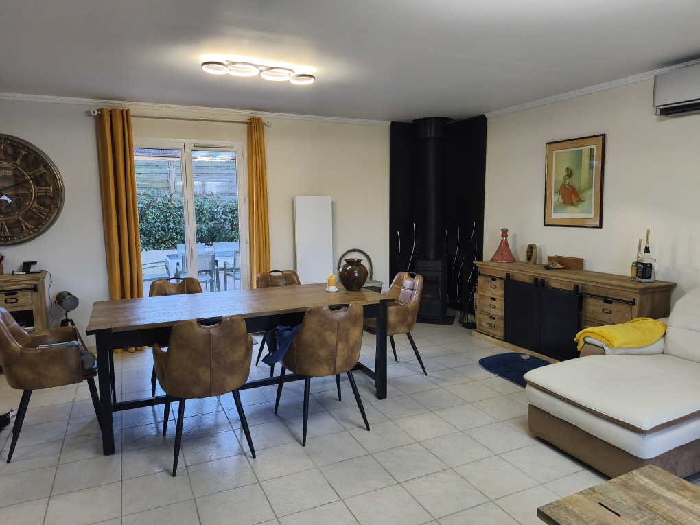 
                                                Vente
                                                 MAISON 4 CHAMBRES