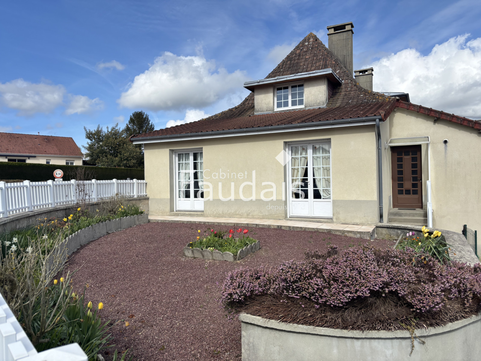 
                                                Vente
                                                 MAISON 4 CHAMBRES AVEC DEPENDANCE