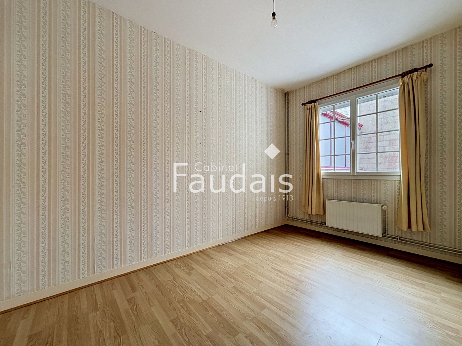 
                                                Vente
                                                 MAISON 4 CHAMBRES AVEC DEPENDANCE