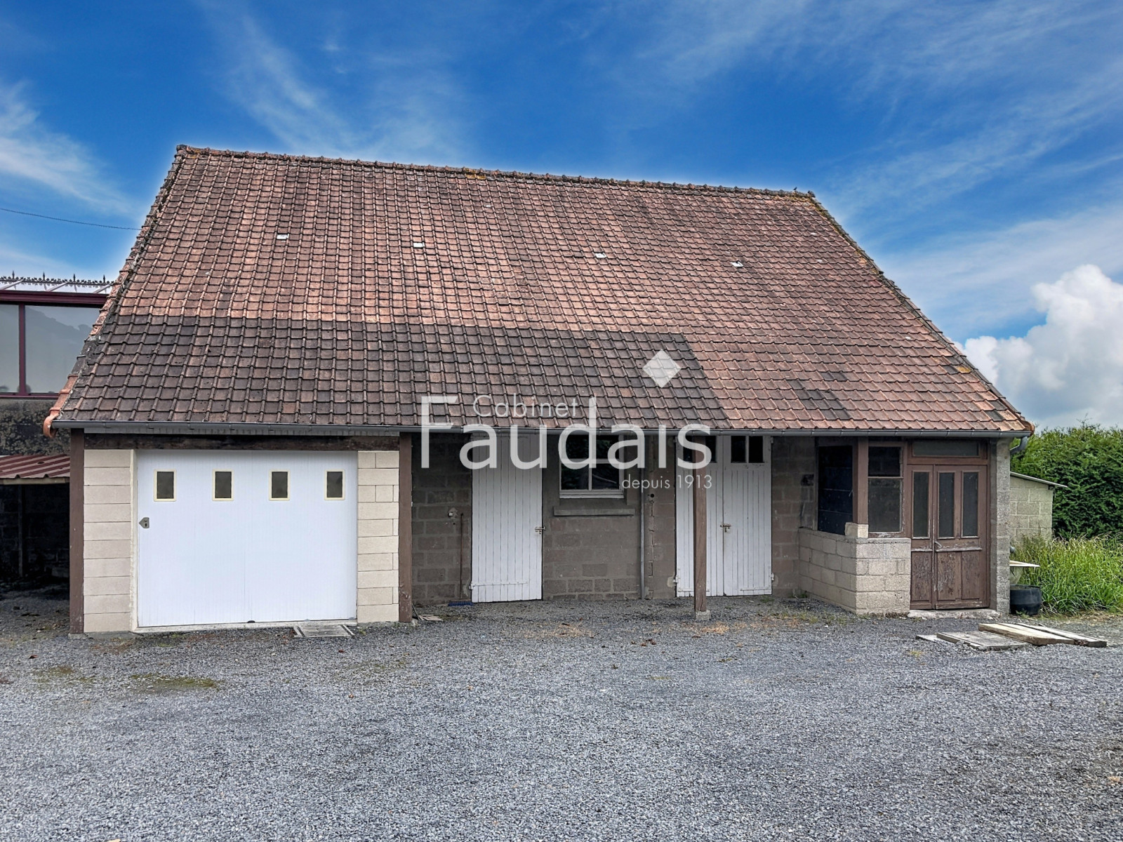 
                                                Vente
                                                 MAISON 4 CHAMBRES AVEC DEPENDANCE