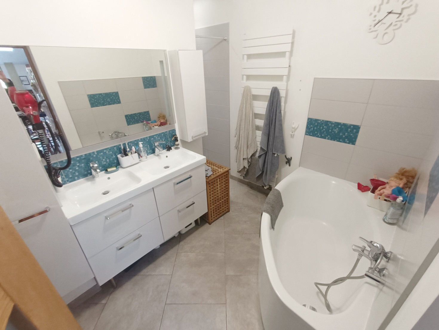 
                                                Vente
                                                 Maison 4 chambres avec jardin et garage