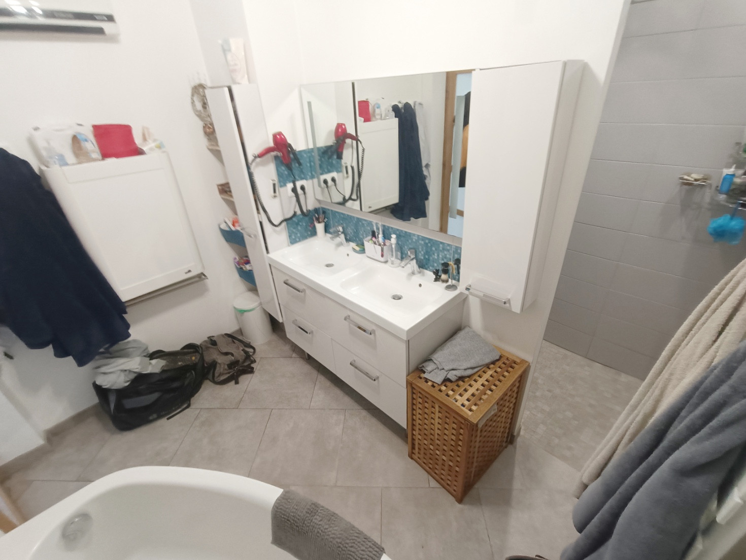 
                                                Vente
                                                 Maison 4 chambres avec jardin et garage