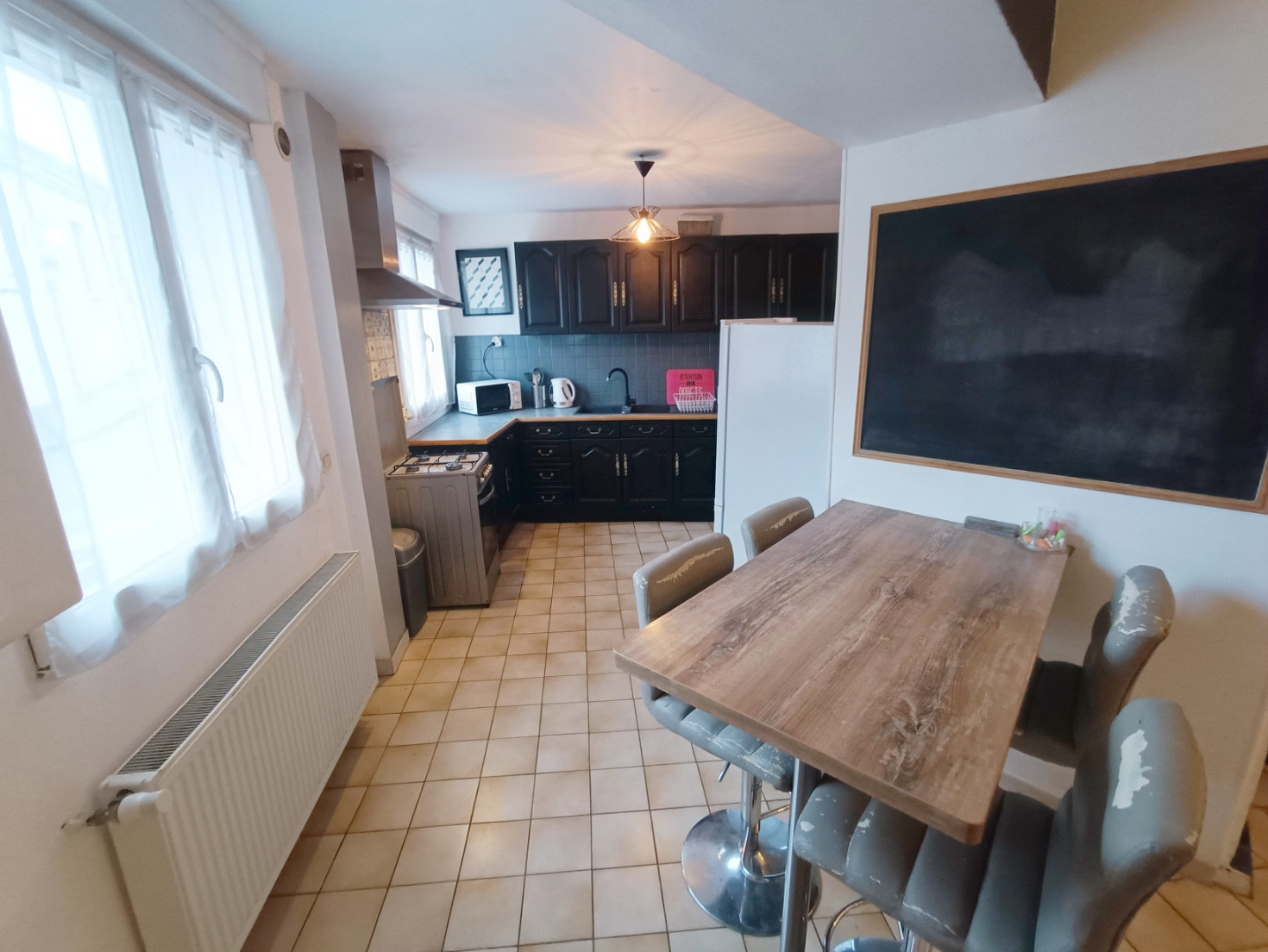 Vente
                                                 Maison 4 chambres avec petite cour