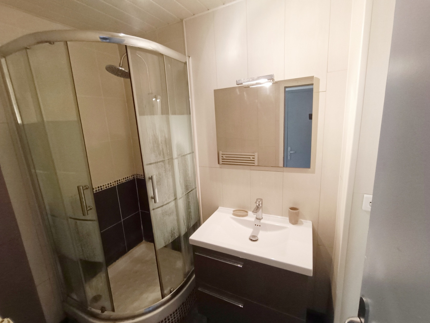 Vente
                                                 Maison 4 chambres avec petite cour