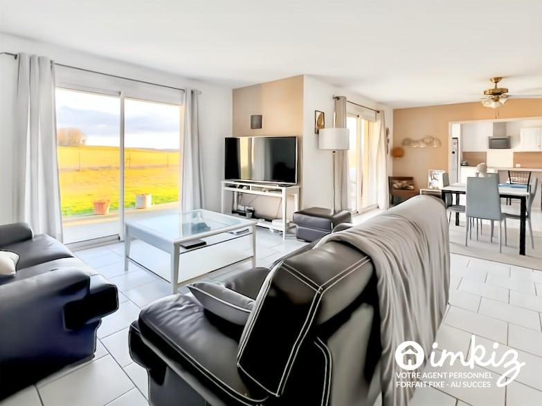 
                                                Vente
                                                 Maison 4 chambres avec vue campagne.
