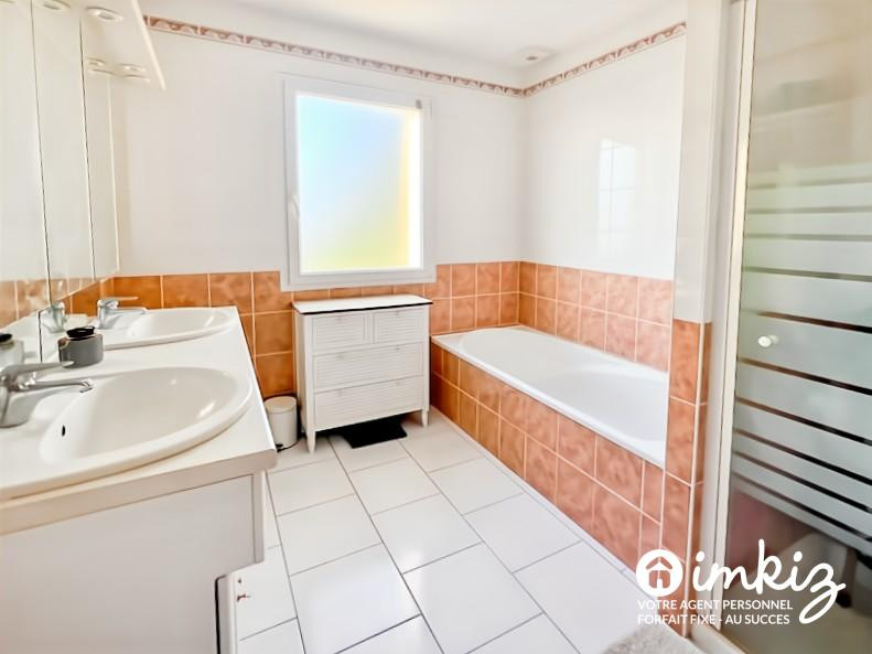 
                                                Vente
                                                 Maison 4 chambres avec vue campagne.