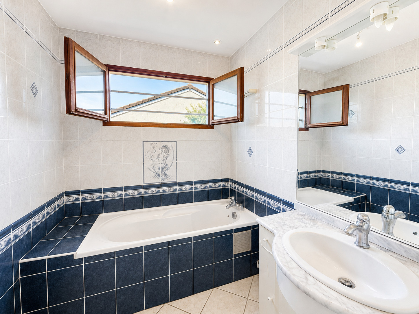 
                                                Vente
                                                 Maison 4 chambres avec vue dégagée – 98 m² – Terrain 450 m² – Villefontaine