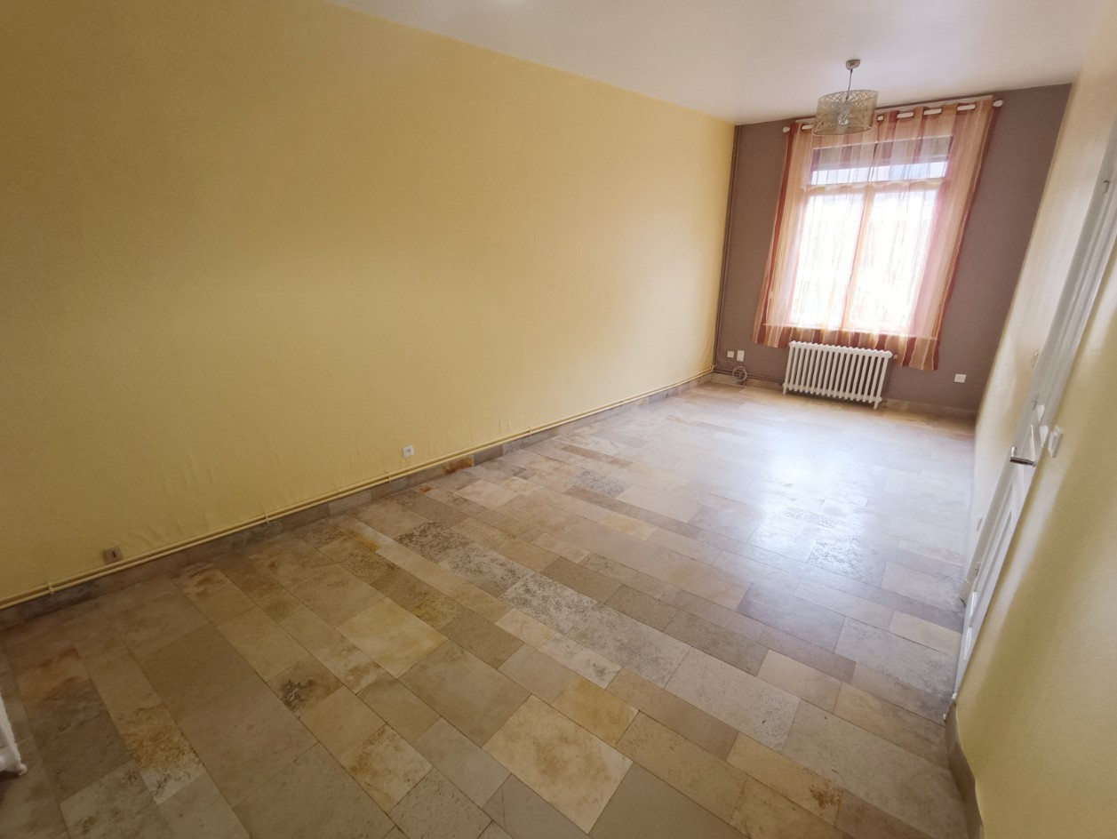 
                                                Vente
                                                 Maison 4 chambres, bureau, garage, cour