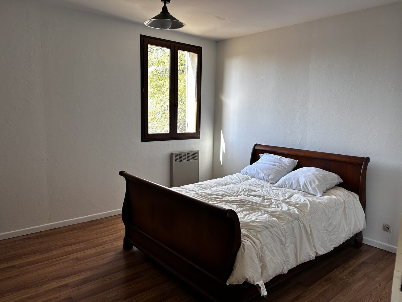 
                                                Vente
                                                 maison 4 chambres +bureau sur 750 m²