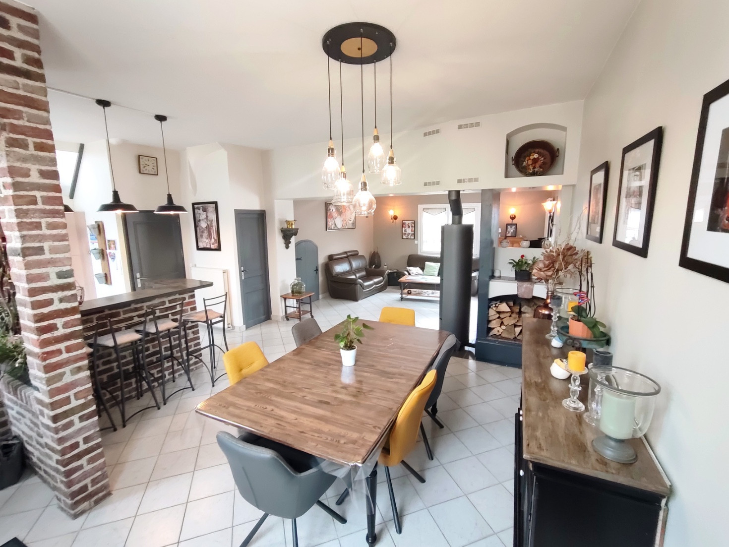 
                                                Vente
                                                 Maison 4 chambres garage jardin piscine