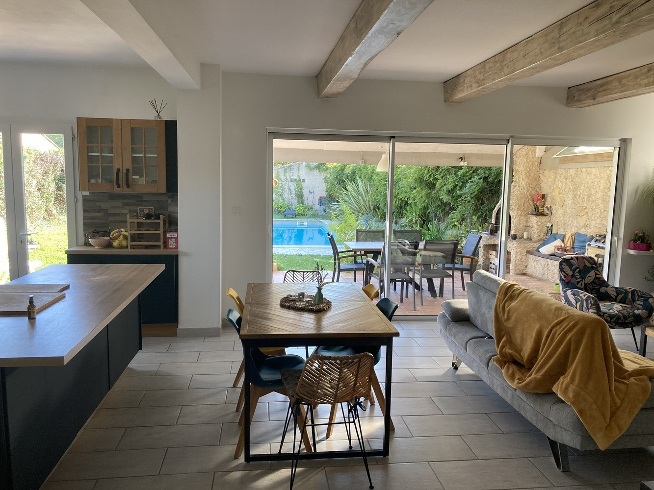 
                                                Vente
                                                 maison 4 chambres, piscine, 1280 m² terrain