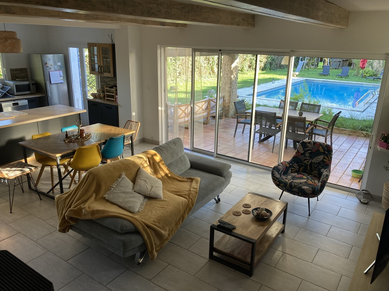 
                                                Vente
                                                 maison 4 chambres, piscine, 1280 m² terrain