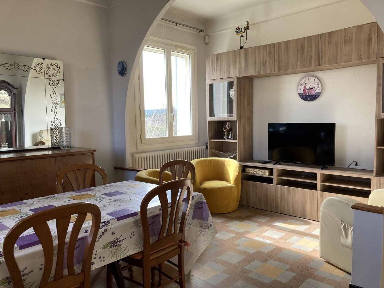 
                                                Vente
                                                 maison 4 chambres sur 950 m² et dépendances