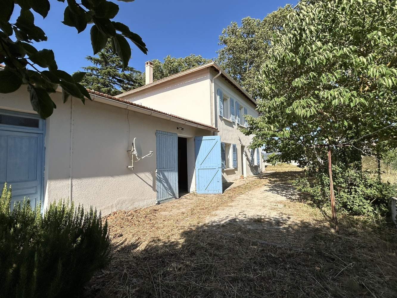 
                                                Vente
                                                 maison 4 chambres sur 950 m² et dépendances