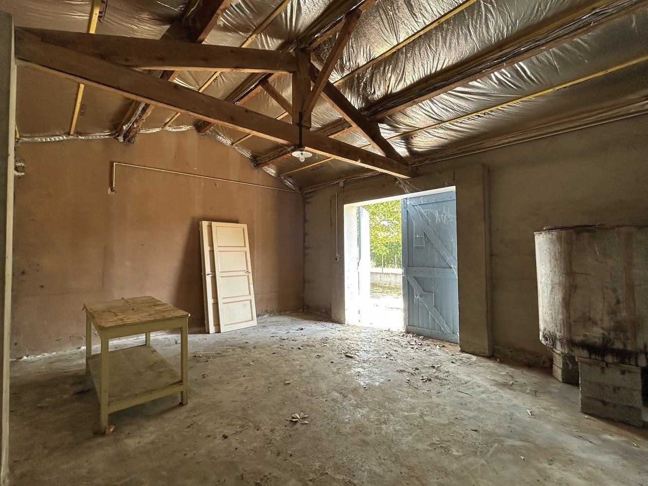 
                                                Vente
                                                 maison 4 chambres sur 950 m² et dépendances