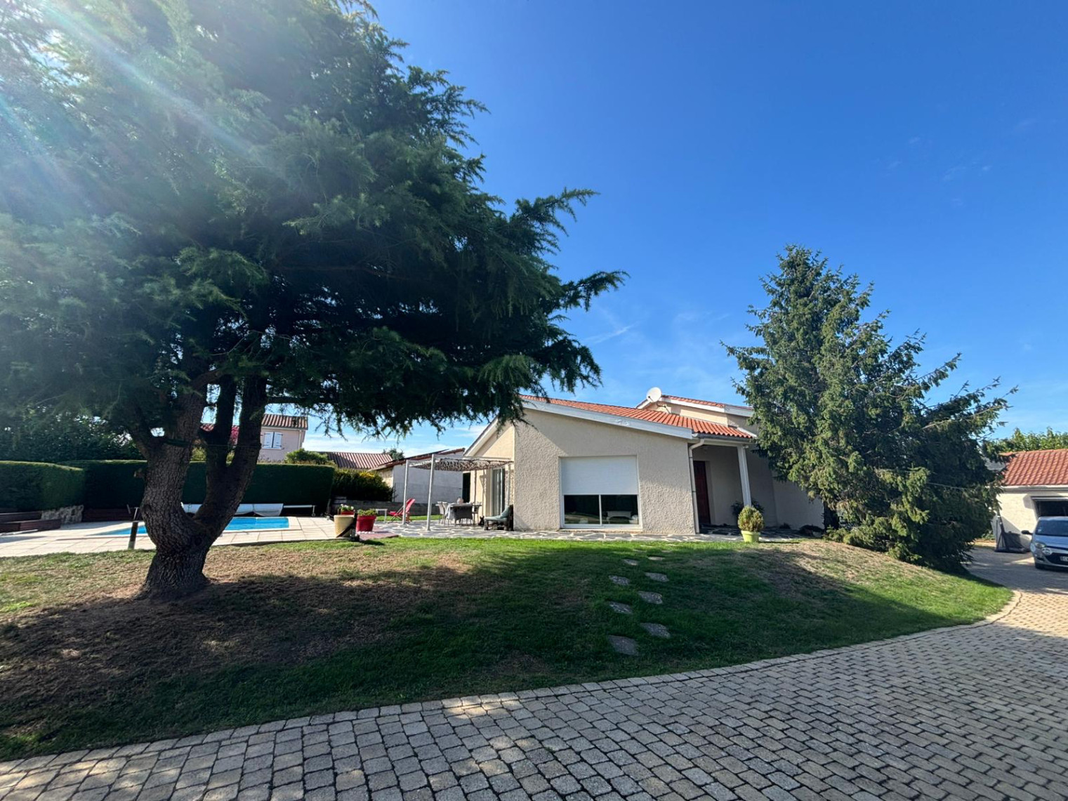
                                                Vente
                                                 Maison - 4 chambres - Terrain avec piscine
