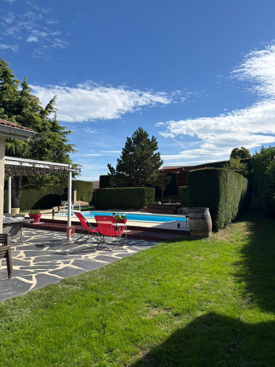 
                                                Vente
                                                 Maison - 4 chambres - Terrain avec piscine