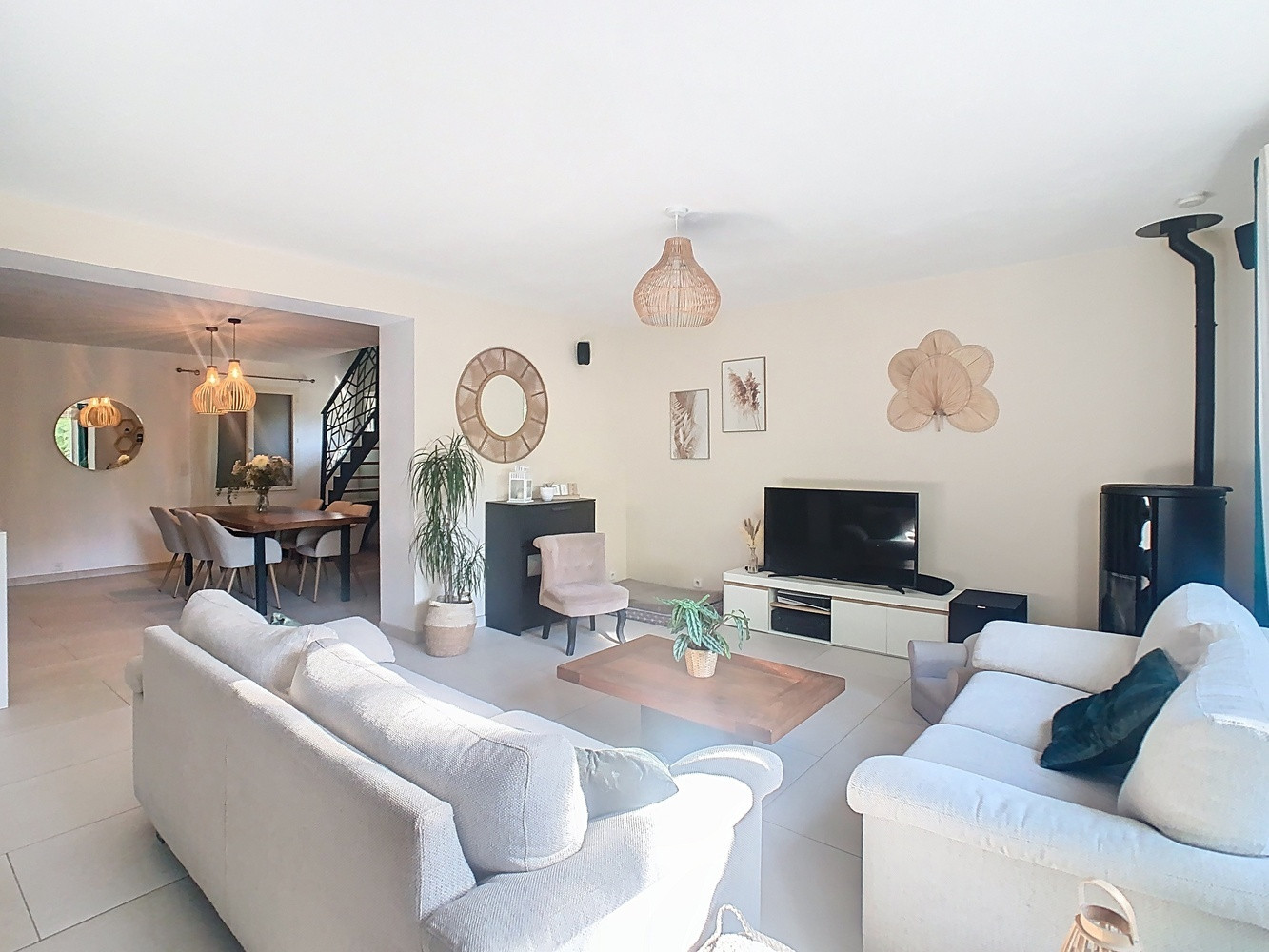 
                                                Vente
                                                 Maison 4 chbres avec piscine centre ville