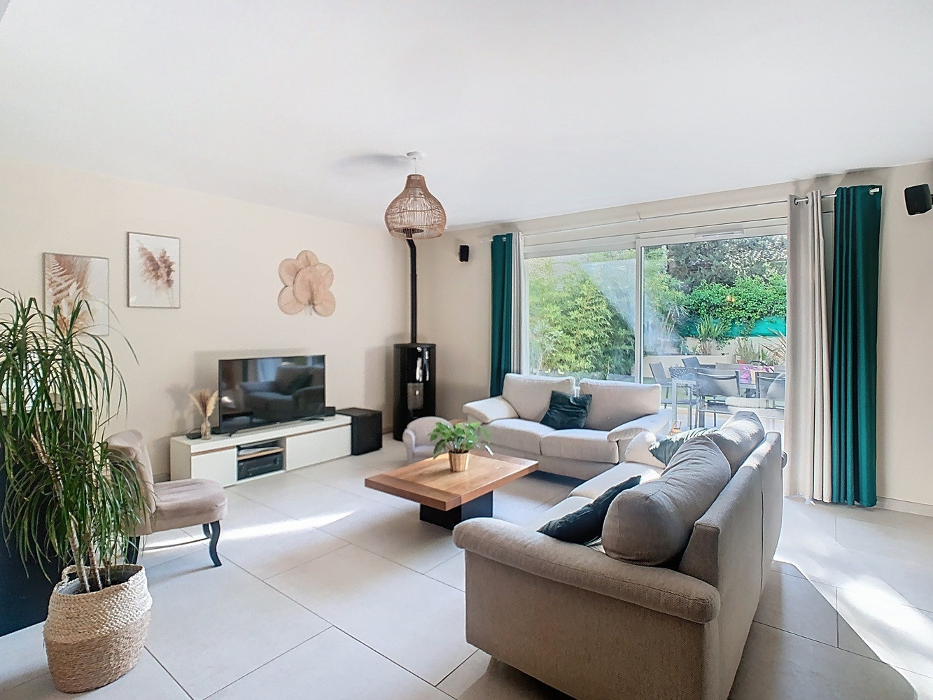 
                                                Vente
                                                 Maison 4 chbres avec piscine centre ville