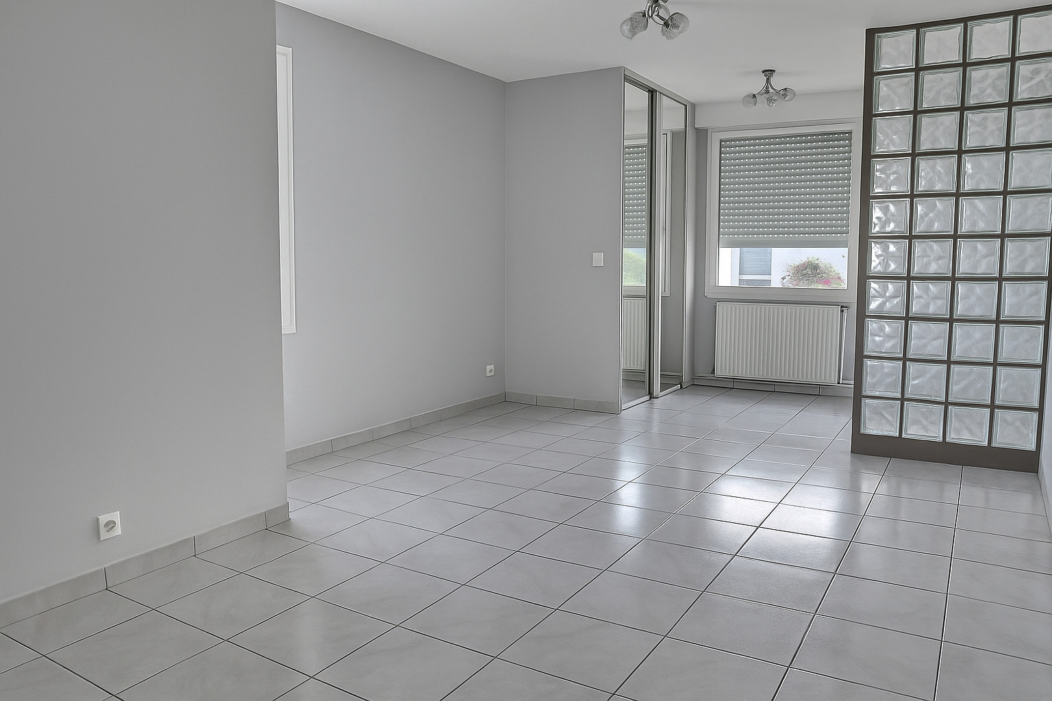 
                                                Vente
                                                 Maison 4 chs - plain pied - sous-sol