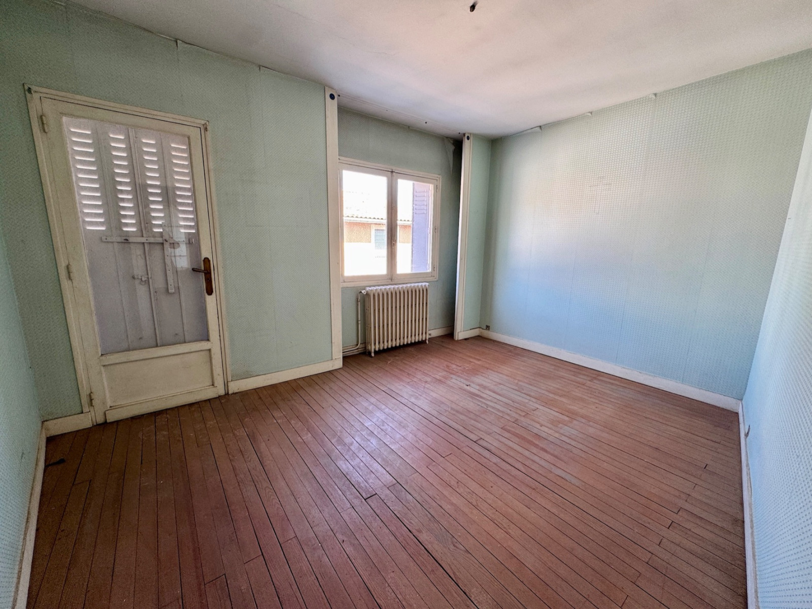 
                                                Vente
                                                 Maison 4 pièces - 140m2