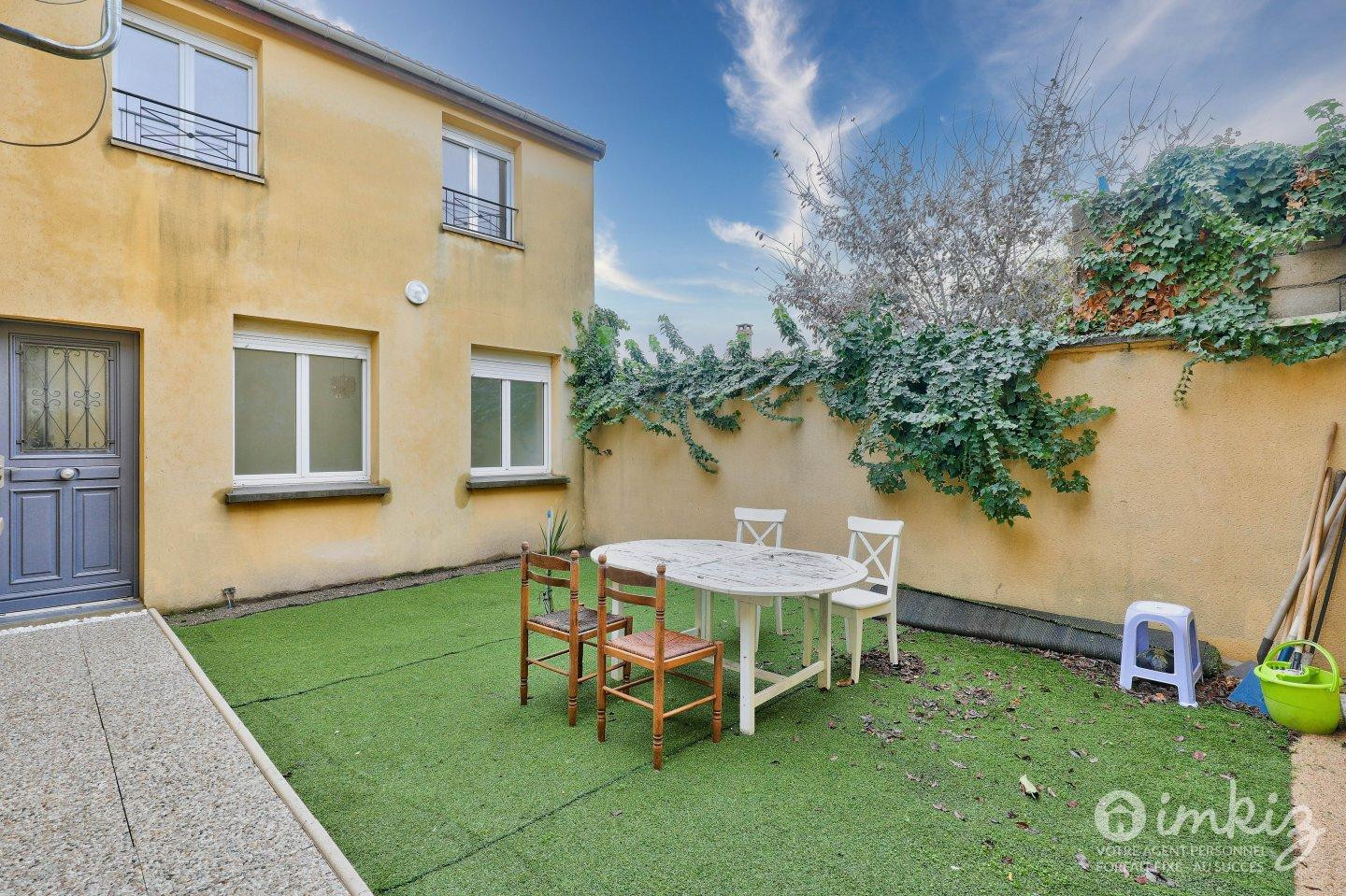 
                                                Vente
                                                 Maison 4 pièces 2 ch + Bureau, totalement meublée