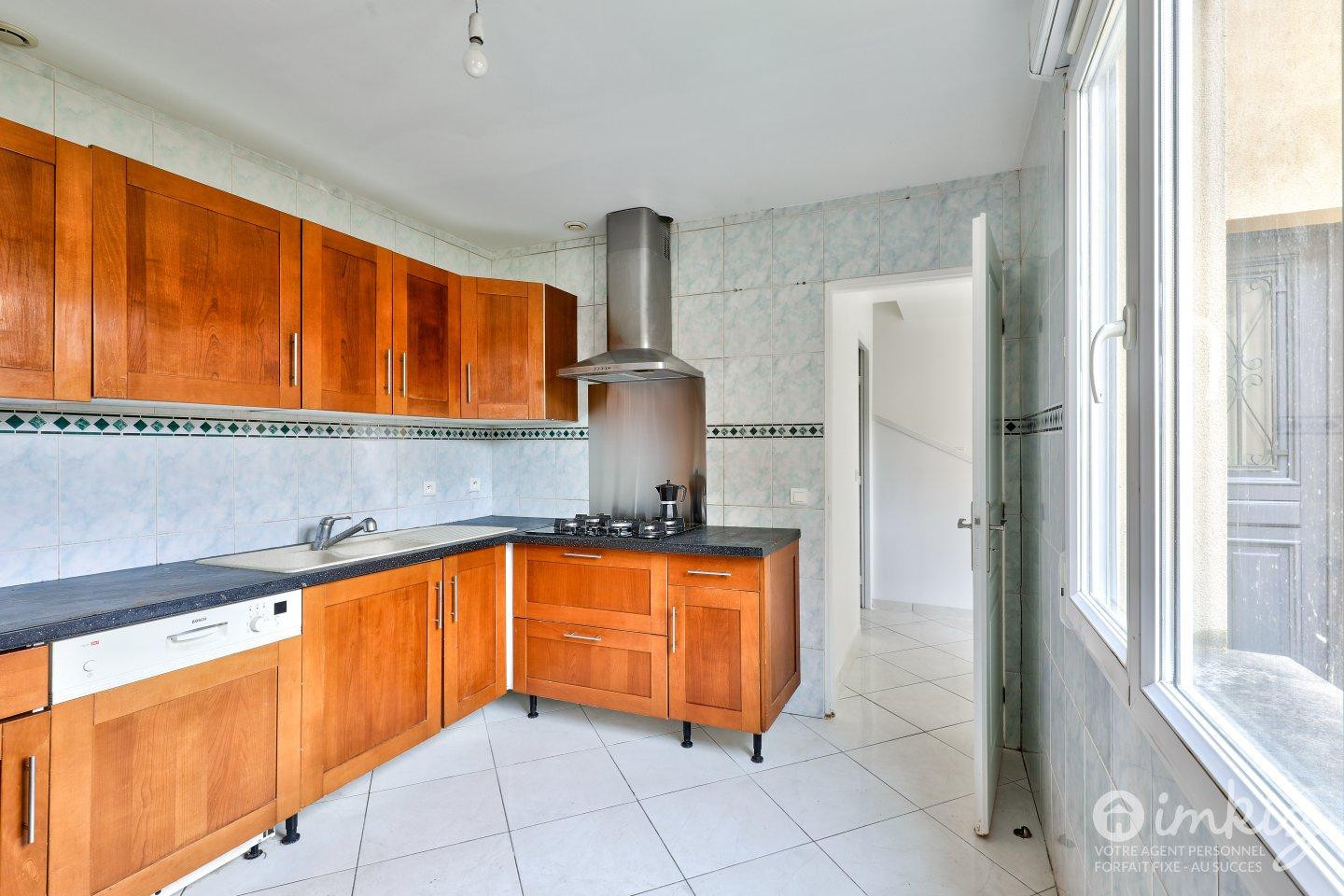 
                                                Vente
                                                 Maison 4 pièces 2 ch + Bureau, totalement meublée