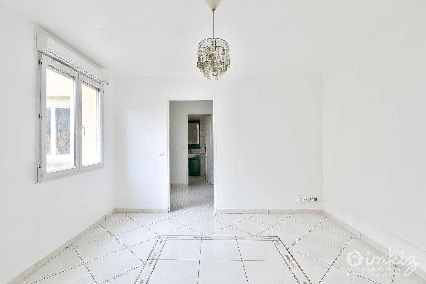 
                                                Vente
                                                 Maison 4 pièces 2 ch + Bureau, totalement meublée