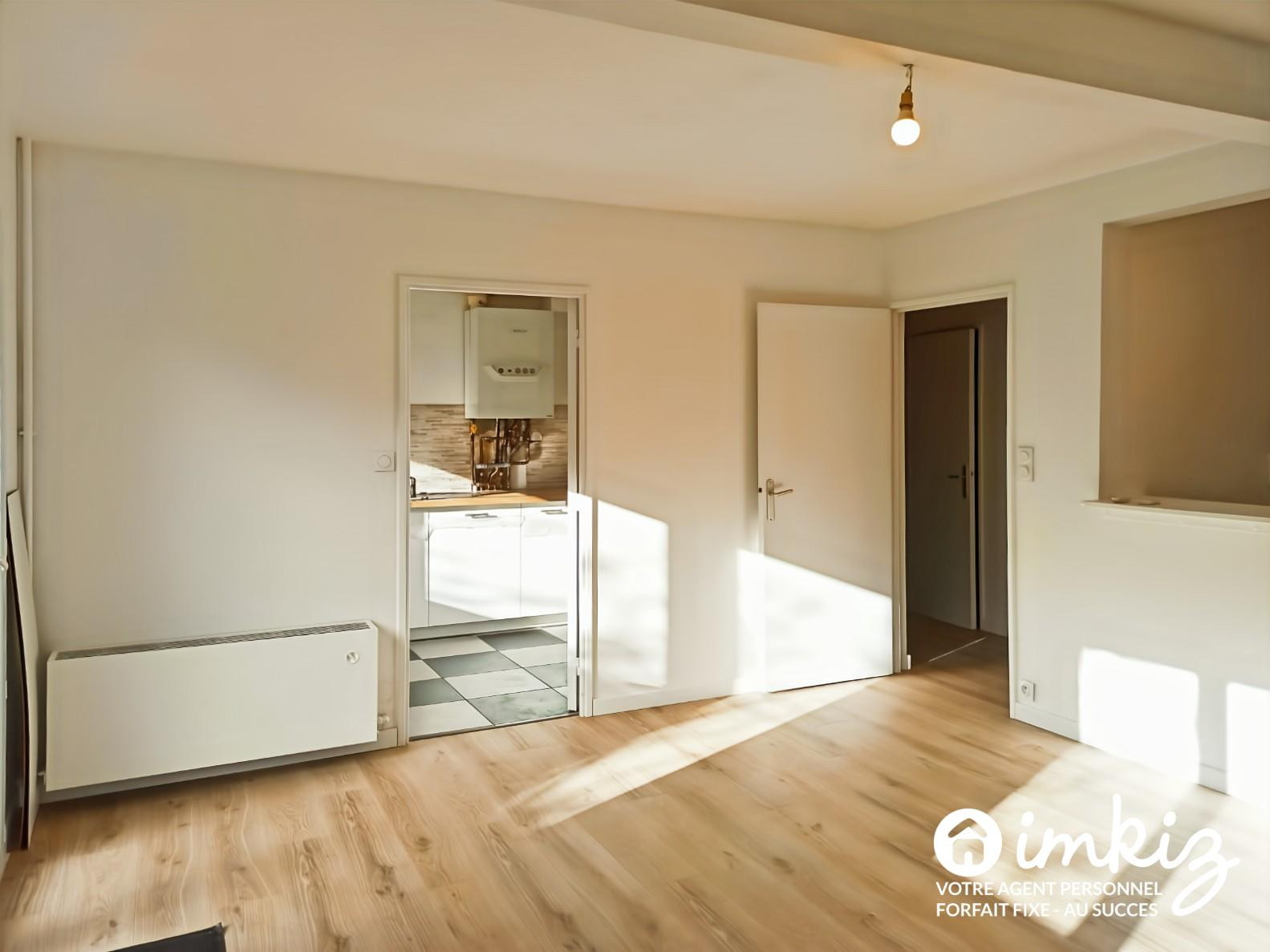 
                                                Vente
                                                 Maison 4 pièces , 3 chambres , jardin au calme