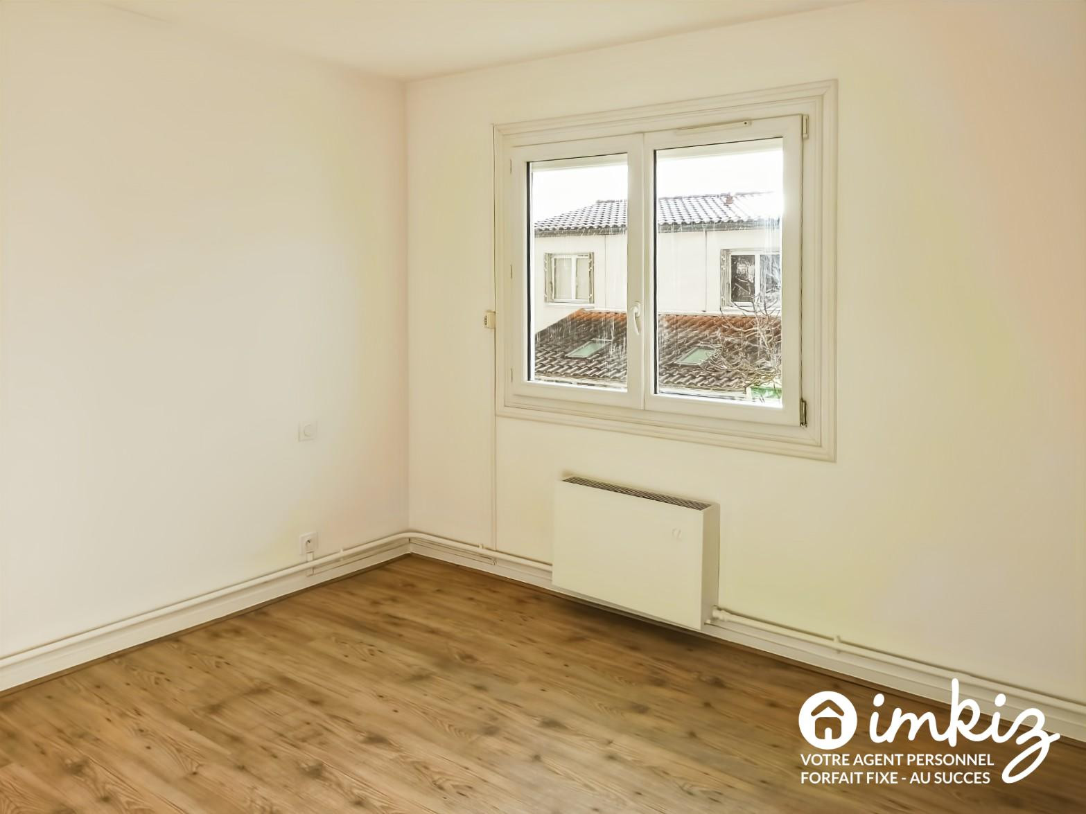 
                                                Vente
                                                 Maison 4 pièces , 3 chambres , jardin au calme