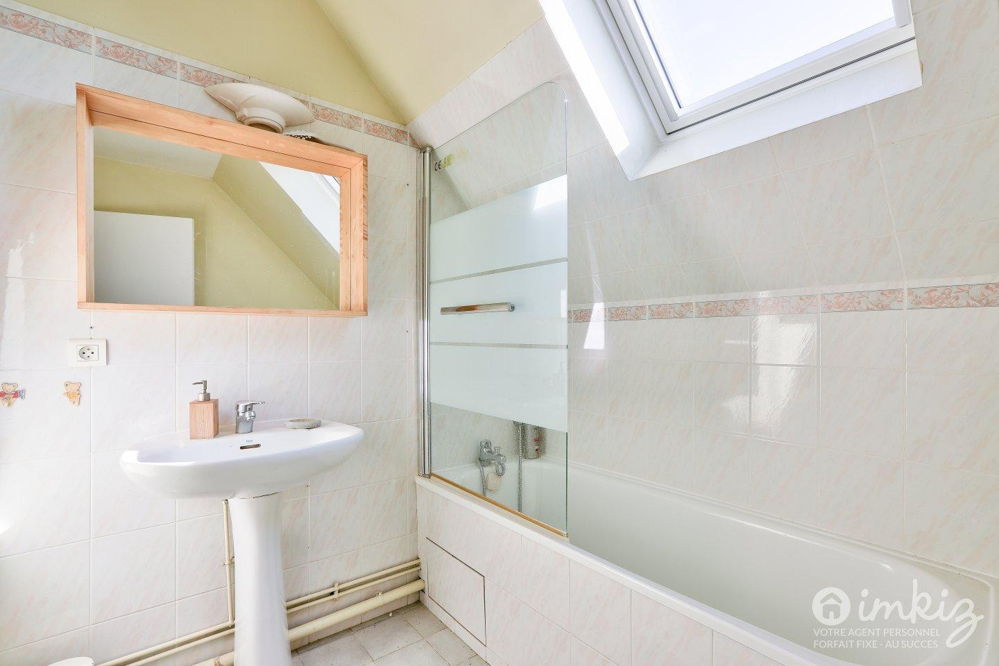 
                                                Vente
                                                 Maison 4 pièces 5 minutes a pied du RER A