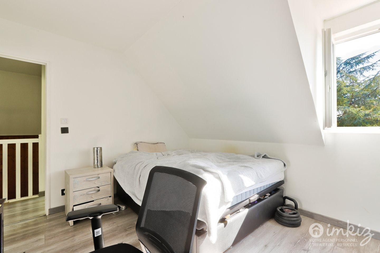 
                                                Vente
                                                 Maison 4 pièces 5 minutes a pied du RER A