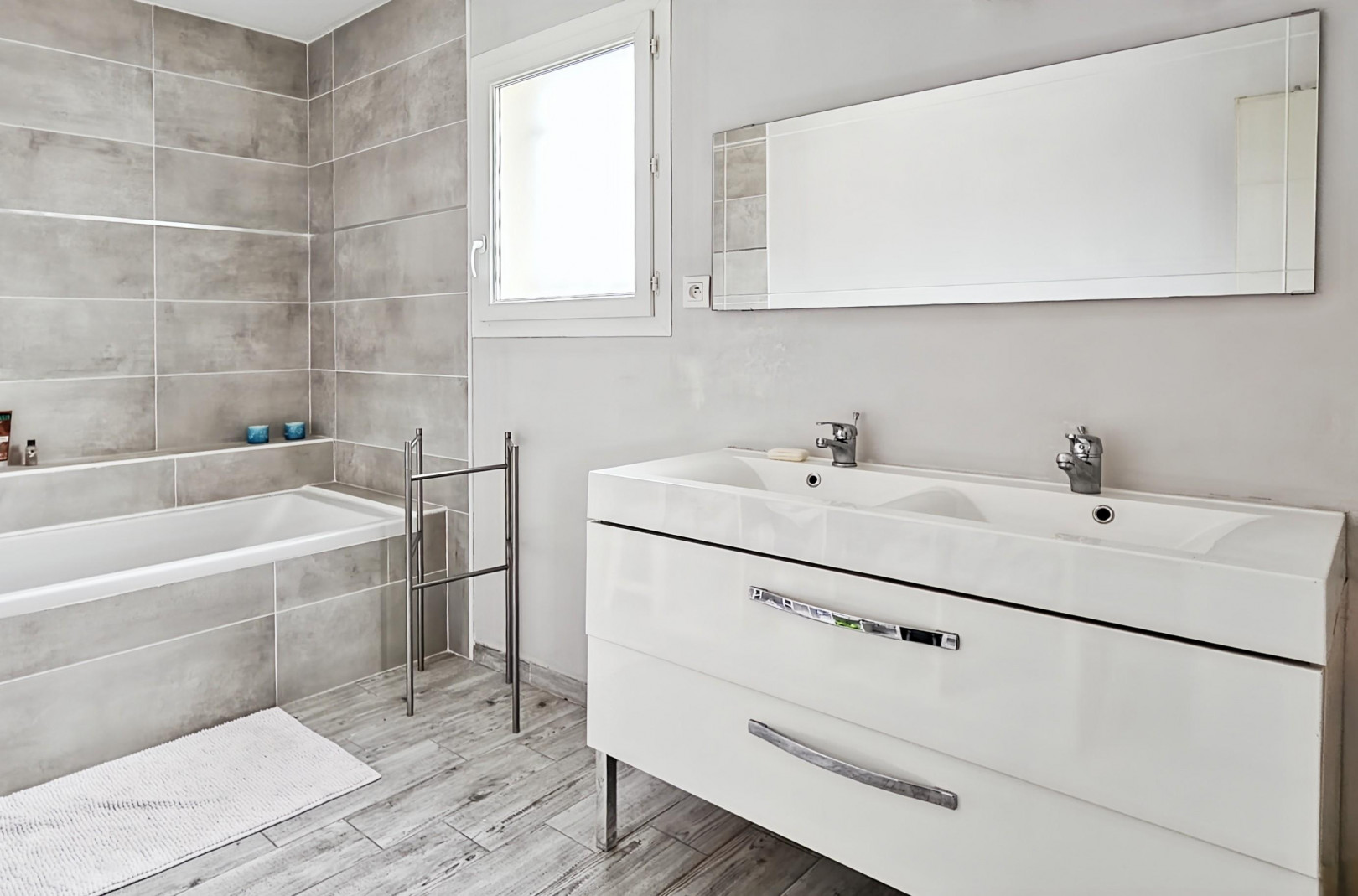 
                                                Vente
                                                 Maison 4 pièces