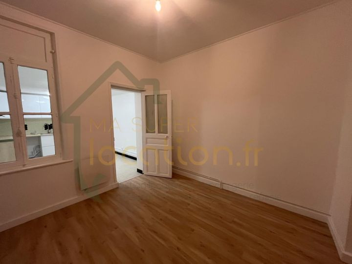 
                                                Location
                                                 Maison 4 pièces 84 m2 rénové dans un secteur recherché de SAINT-QUENTIN