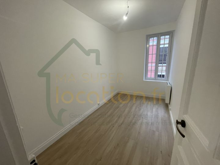 
                                                Location
                                                 Maison 4 pièces 84 m2 rénové dans un secteur recherché de SAINT-QUENTIN