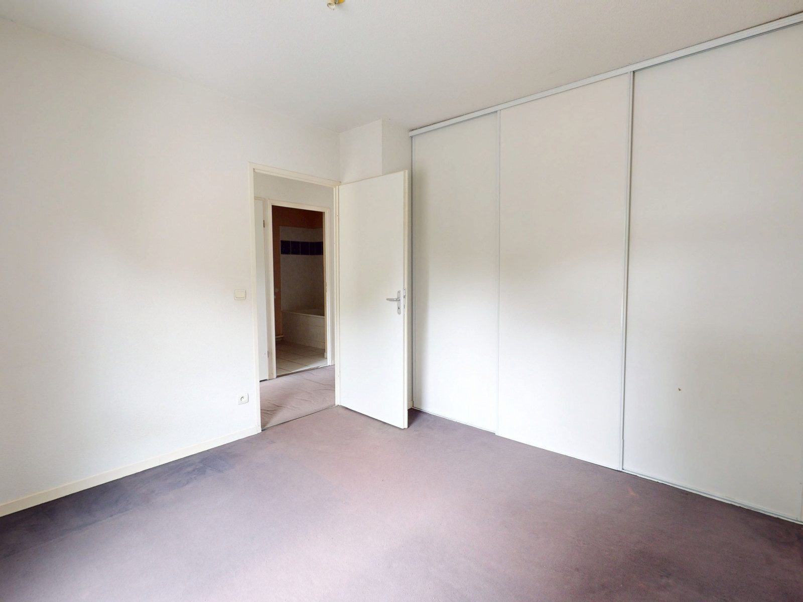 Vente
                                                 MAISON 4 PIECES - 90m2