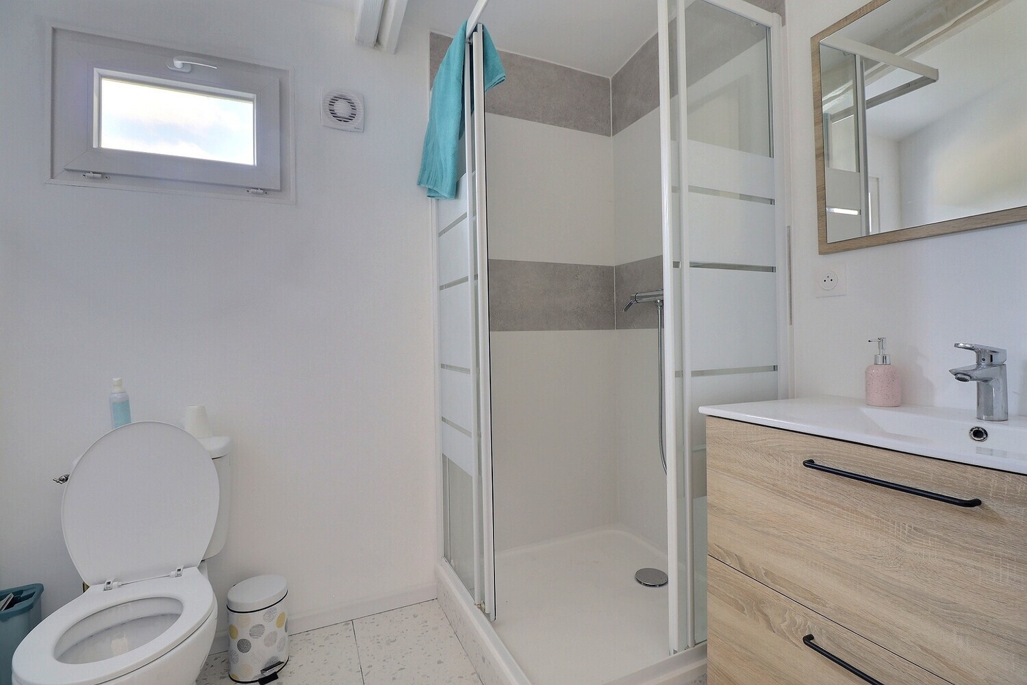 
                                                Vente
                                                 Maison 4 pièces avec dépendance