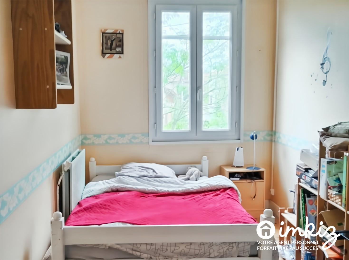 
                                                Vente
                                                 Maison 4 pièces, avec dépendances