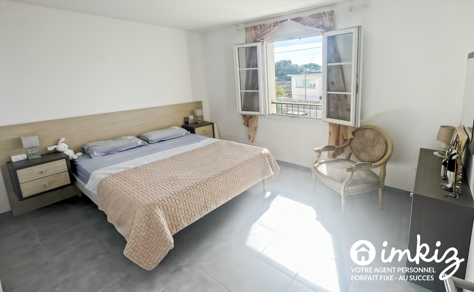 
                                                Vente
                                                 Maison  4 pièces avec piscine