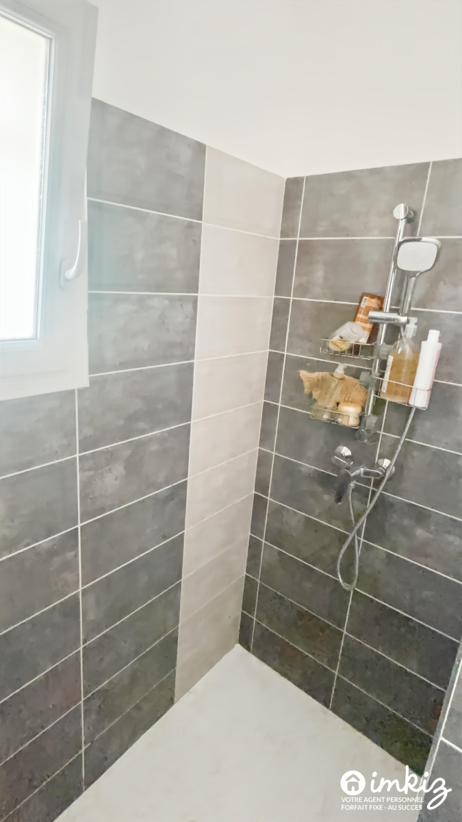 
                                                Vente
                                                 Maison  4 pièces avec piscine