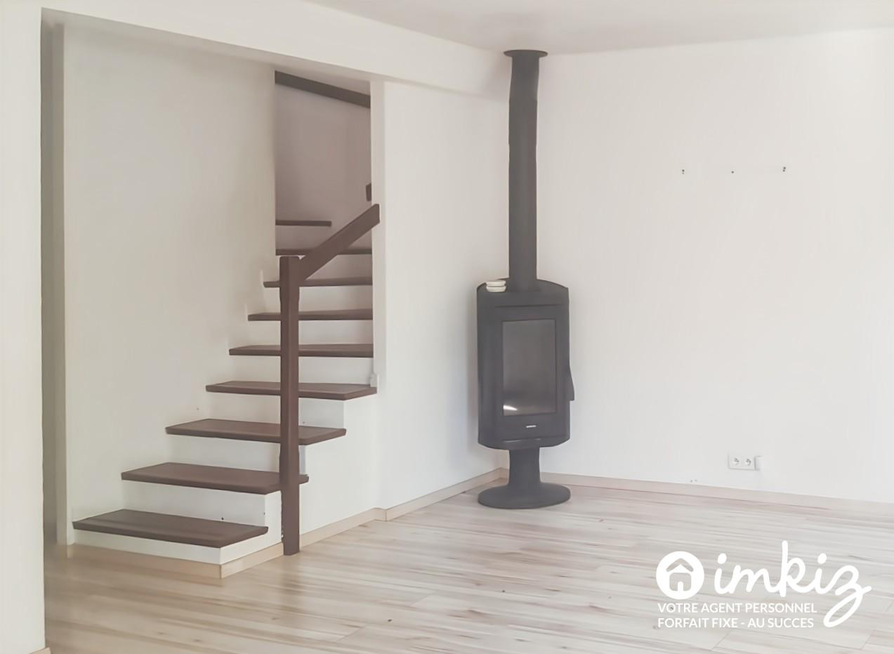 
                                                Vente
                                                 Maison 4 pièces,parking , piscine tennis medecin
